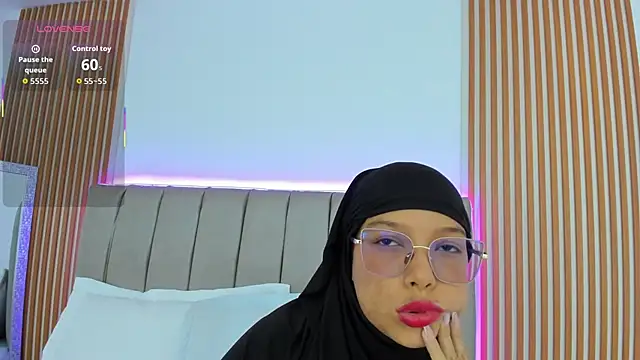 naishaa  online show from October 31, 11:29 am