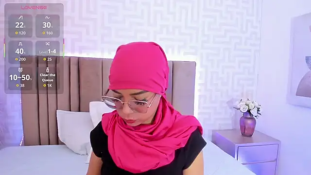 Snapshot of naishaa_ chatting on July 1, 6:30 pm naishaa online show from July 1, 6:30 pm