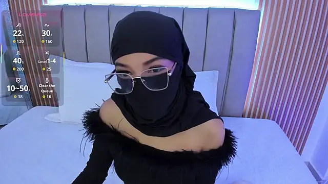 naishaa  online show from October 25, 11:20 am