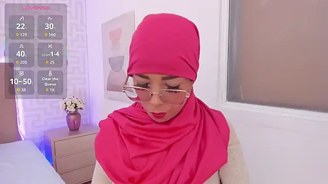 Snapshot of naishaa_ chatting on July 10, 6:08 pm naishaa online show from July 10, 6:08 pm