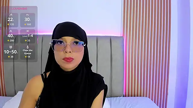 naishaa  online show from October 20, 6:30 pm