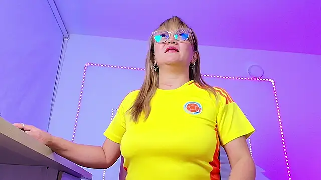 naomi diamond  online show from June 17, 10:14 am