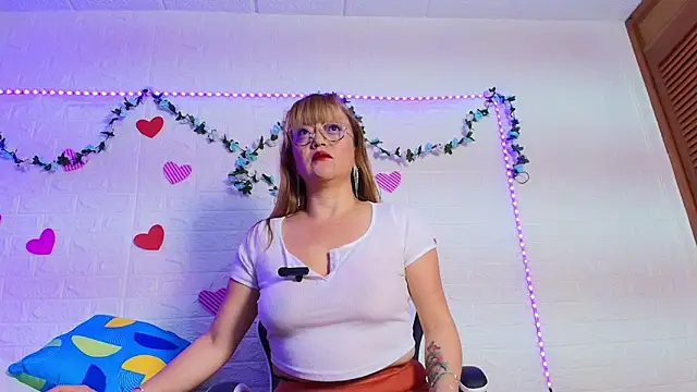 naomi diamond  online show from October 23, 11:09 am