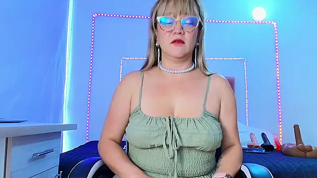 naomi diamond  online show from May 21, 11:29 am