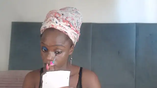 Snapshot of Jah-Queen chatting on October 24, 9:41 am Jah-Queen online show from October 24, 9:41 am