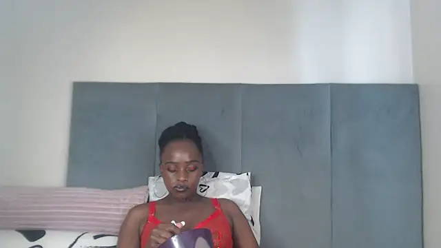 Snapshot of Jah-Queen chatting on March 4, 8:33 am Jah-Queen online show from March 4, 8:33 am