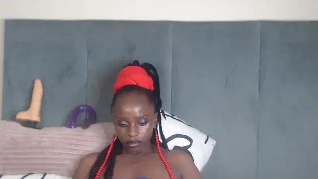 Snapshot of Jah-Queen chatting on November 6, 10:03 pm Jah-Queen online show from November 6, 10:03 pm