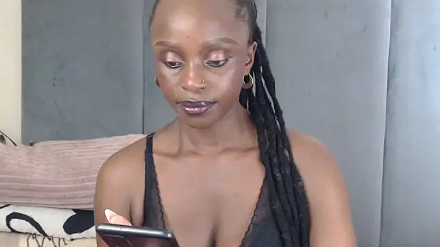 Snapshot of Jah-Queen chatting on September 10, 7:40 am Jah-Queen online show from September 10, 7:40 am