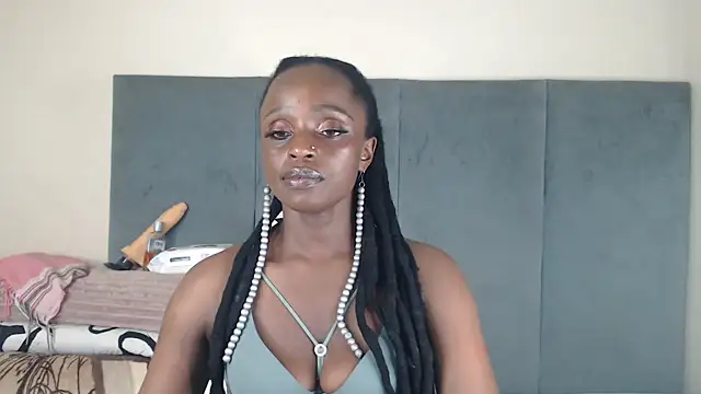 Snapshot of Jah-Queen chatting on September 17, 5:59 pm Jah-Queen online show from September 17, 5:59 pm