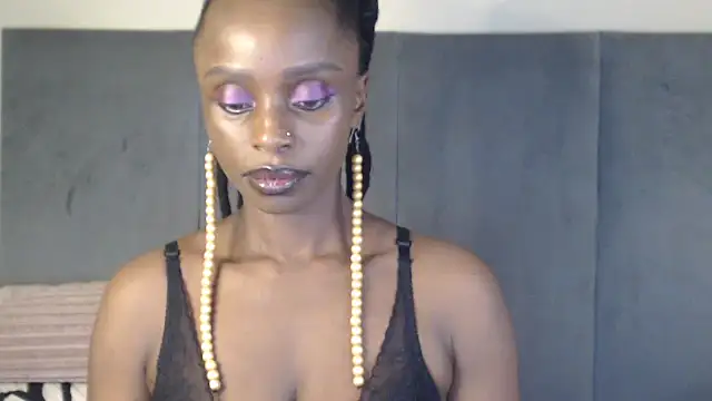 Snapshot of Jah-Queen chatting on September 25, 4:46 pm Jah-Queen online show from September 25, 4:46 pm