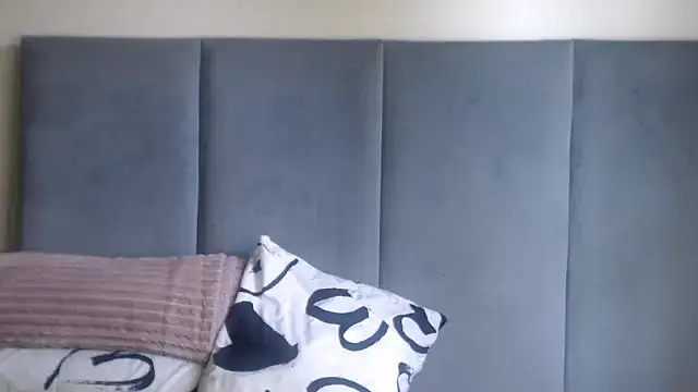 Snapshot of Jah-Queen chatting on November 26, 1:55 pm Jah-Queen online show from November 26, 1:55 pm