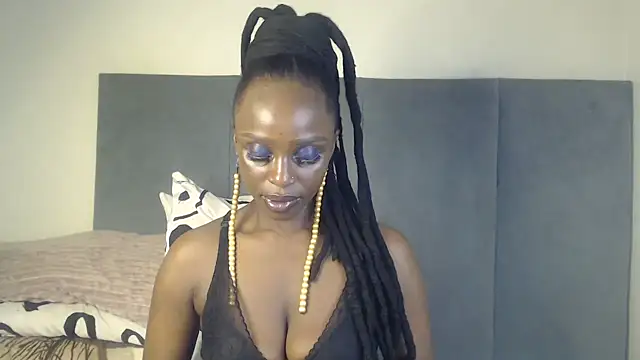 Snapshot of Jah-Queen chatting on September 22, 12:38 am Jah-Queen online show from September 22, 12:38 am