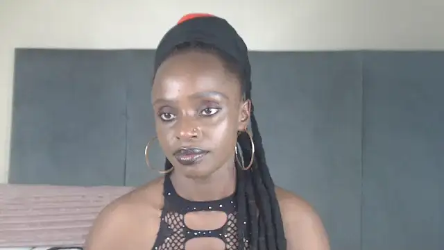 Snapshot of Jah-Queen chatting on November 25, 7:58 pm Jah-Queen online show from November 25, 7:58 pm