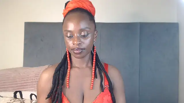 Snapshot of Jah-Queen chatting on October 3, 8:32 pm Jah-Queen online show from October 3, 8:32 pm