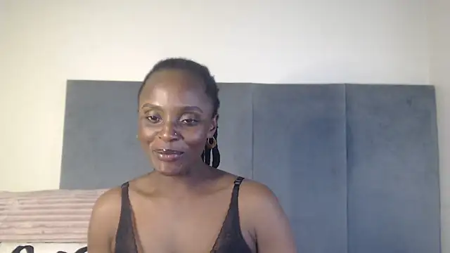 Snapshot of Jah-Queen chatting on September 23, 7:10 pm Jah-Queen online show from September 23, 7:10 pm