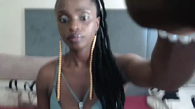 Snapshot of Jah-Queen chatting on October 8, 12:28 pm Jah-Queen online show from October 8, 12:28 pm