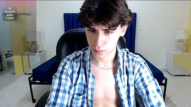 RoberthAlv online show from February 11, 1:44 pm