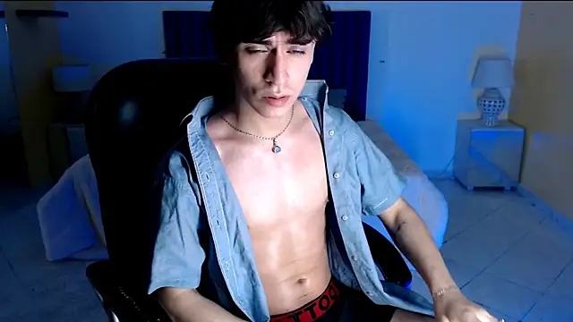 RoberthAlv online show from February 17, 1:41 pm