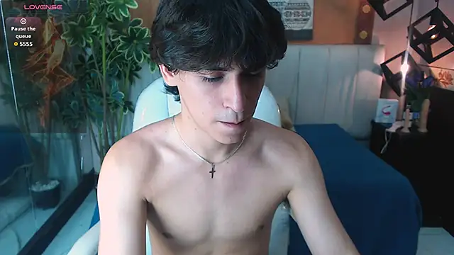 RoberthAlv online show from April 8, 12:39 pm