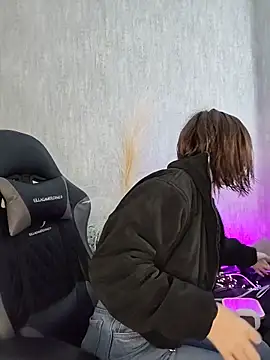 Snapshot of AriMonoban chatting on February 23, 12:17 pm AriMonoban online show from February 23, 12:17 pm