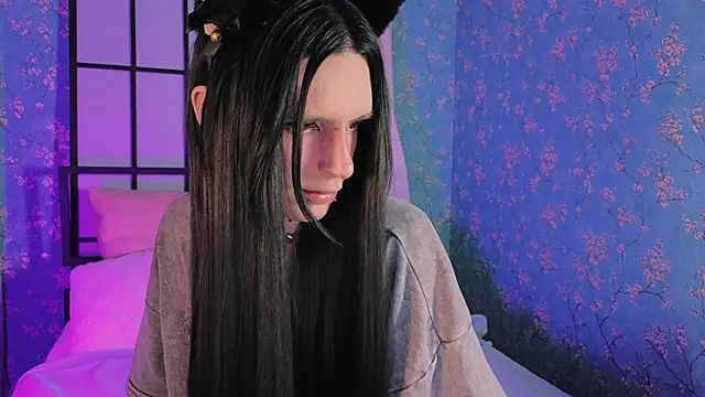 Snapshot of madi_snow chatting on February 27, 5:18 am madi snow online show from February 27, 5:18 am