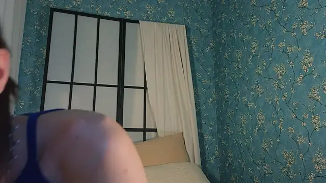 Snapshot of madi_snow chatting on January 15, 12:30 pm madi snow online show from January 15, 12:30 pm