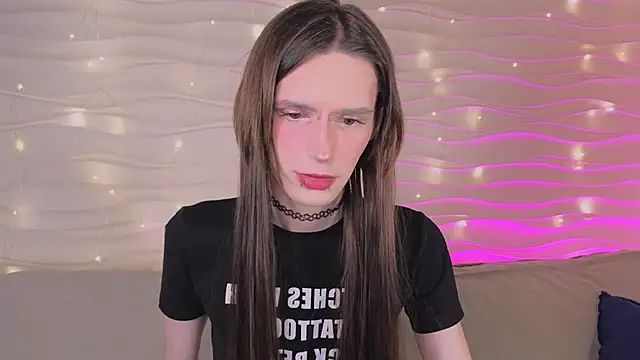 Snapshot of madi_snow chatting on January 17, 5:44 am madi snow online show from January 17, 5:44 am