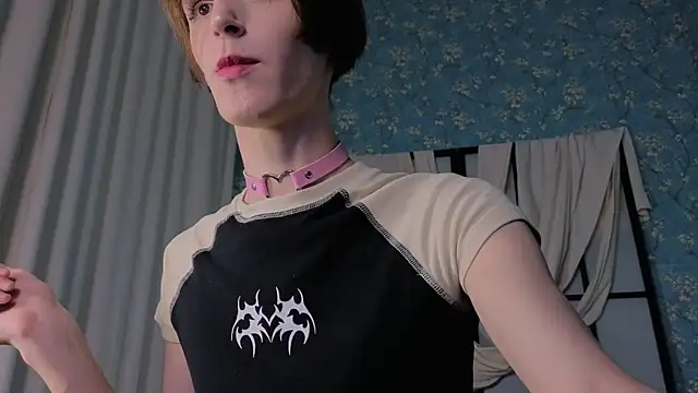 Snapshot of madi_snow chatting on October 30, 12:58 pm madi snow online show from October 30, 12:58 pm