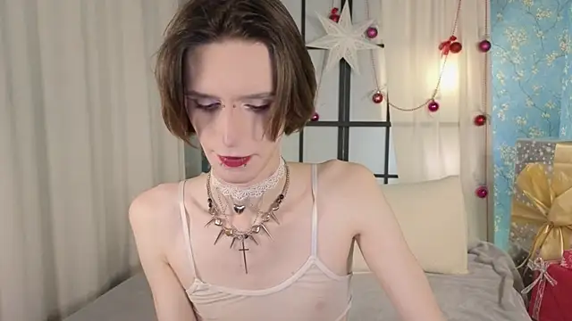 Snapshot of madi_snow chatting on December 18, 12:20 pm madi snow online show from December 18, 12:20 pm