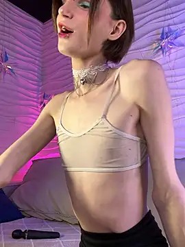 Snapshot of madi_snow chatting on January 9, 5:25 am madi snow online show from January 9, 5:25 am