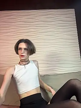 Snapshot of madi_snow chatting on November 27, 5:19 am madi snow online show from November 27, 5:19 am