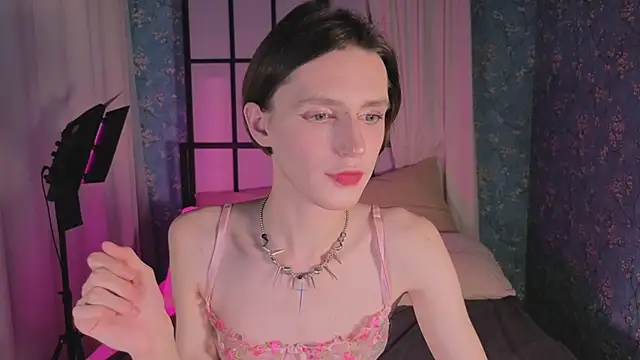 Snapshot of madi_snow chatting on November 9, 12:20 pm madi snow online show from November 9, 12:20 pm