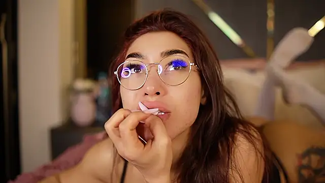  ChloeLee  online show from March 11, 8:30 am