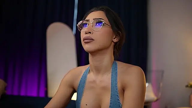  ChloeLee  online show from November 11, 7:03 am