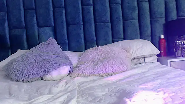 Snapshot of Emma_Foxi chatting on November 6, 9:08 pm Emma Foxi online show from November 6, 9:08 pm