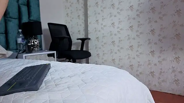 Emma Foxi online show from December 18, 8:23 pm