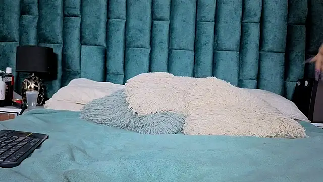 Emma Foxi online show from February 17, 8:06 pm