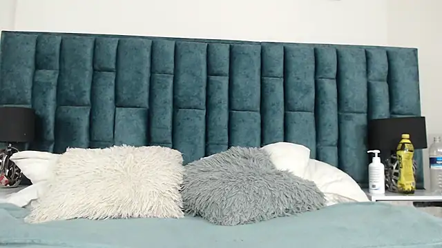 Snapshot of Emma_Foxi chatting on November 3, 8:23 pm Emma Foxi online show from November 3, 8:23 pm