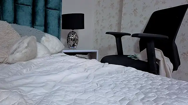 Emma Foxi online show from February 2, 7:57 pm