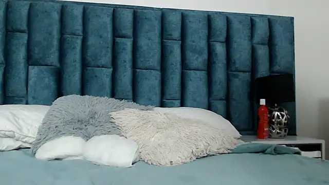 Snapshot of Emma_Foxi chatting on October 25, 9:04 pm Emma Foxi online show from October 25, 9:04 pm