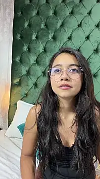 Snapshot of Lily_June chatting on May 13, 4:58 pm Lily June online show from May 13, 4:58 pm