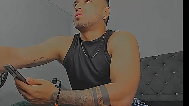 evan hardy online show from February 25, 1:28 am