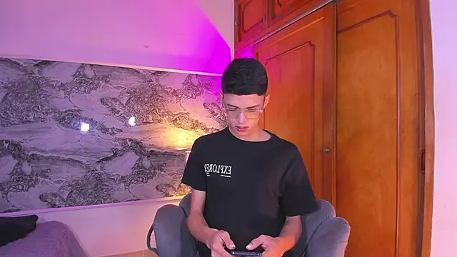 BILLY JAMEES online show from February 5, 11:50 am