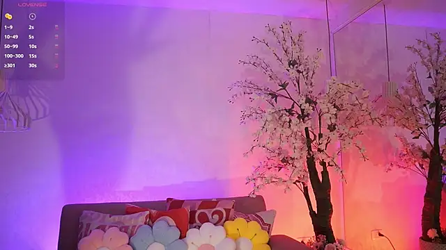 JadeSummerr online show from March 31, 11:45 am