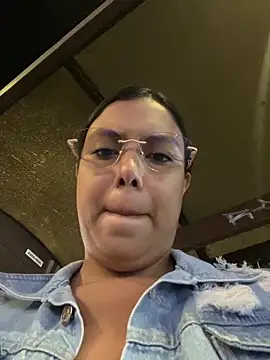 Snapshot of LICEET chatting on October 1, 11:41 pm LICEET online show from October 1, 11:41 pm