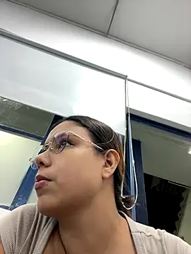 Snapshot of LICEET chatting on October 6, 11:49 pm LICEET online show from October 6, 11:49 pm