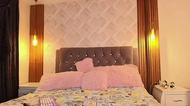 Snapshot of maddy_Bloomm chatting on June 23, 8:29 pm maddy Bloomm online show from June 23, 8:29 pm