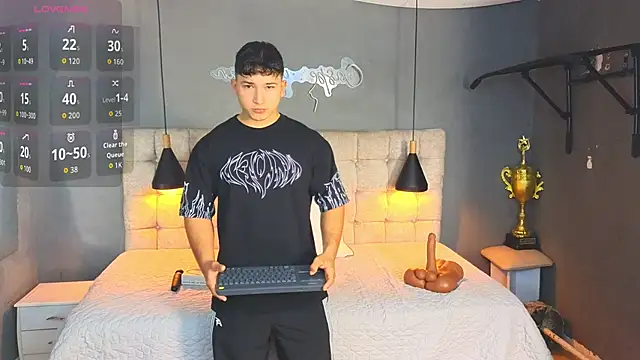 Snapshot of Horny_nick18 chatting on October 17, 11:34 am Horny nick18 online show from October 17, 11:34 am