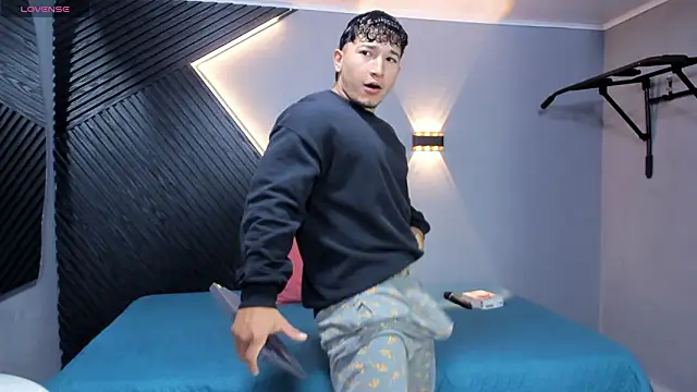 Horny nick18 online show from March 19, 11:54 am