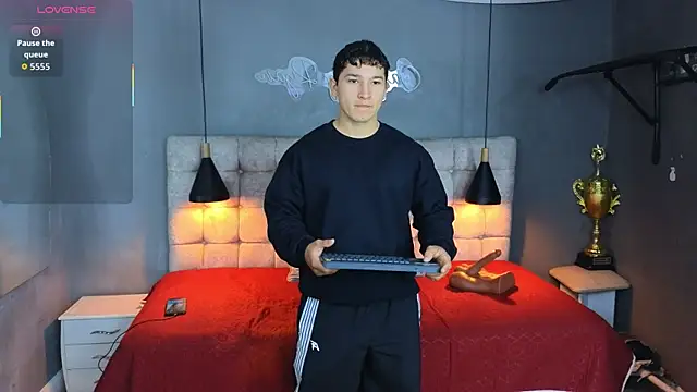 Snapshot of Horny_nick18 chatting on October 9, 10:38 am Horny nick18 online show from October 9, 10:38 am